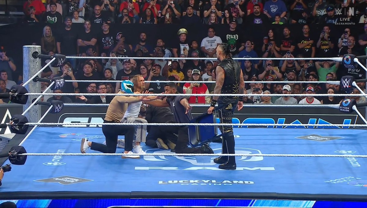 R-Truth injury ends SmackDown match