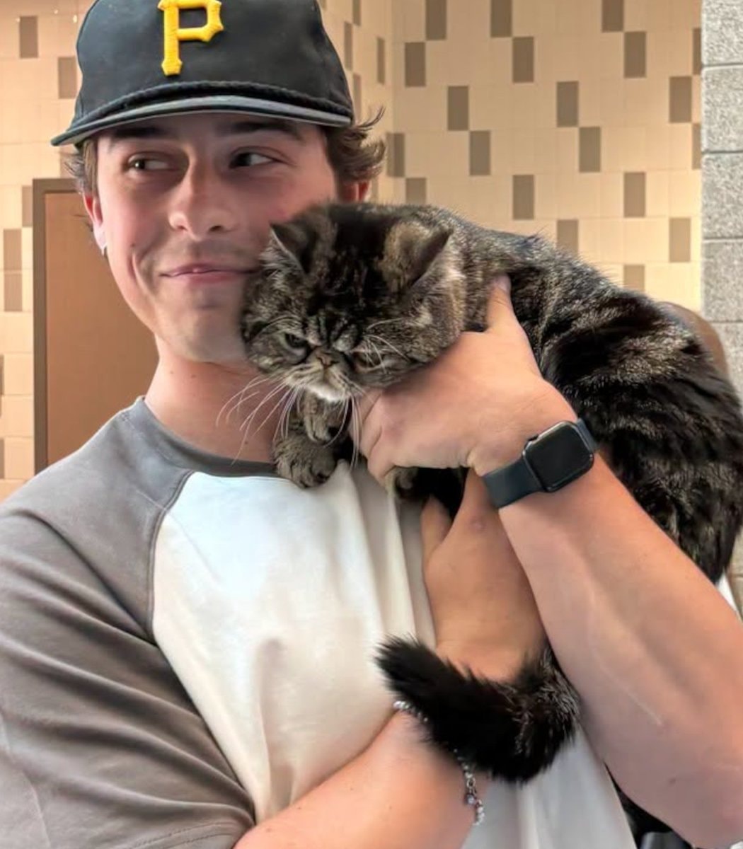 Toast the cat survives Utah fire (photo 1 of 2)