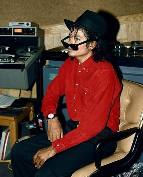 Michael Jackson red fedora outfit 😎 (photo 2 of 2)