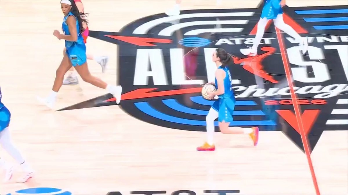 Paige Bueckers asks Caitlin Clark about MVP