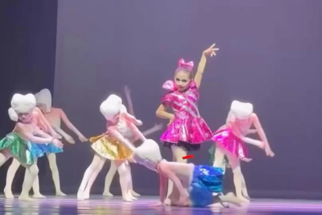 Dancer handles wardrobe malfunction mid-performance