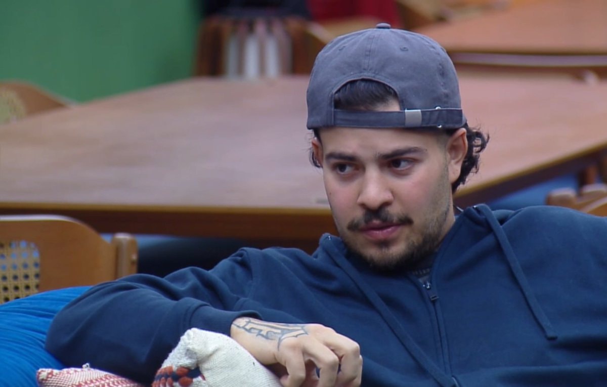Jottapê discusses Rest 1 with Rikardo #AFazenda