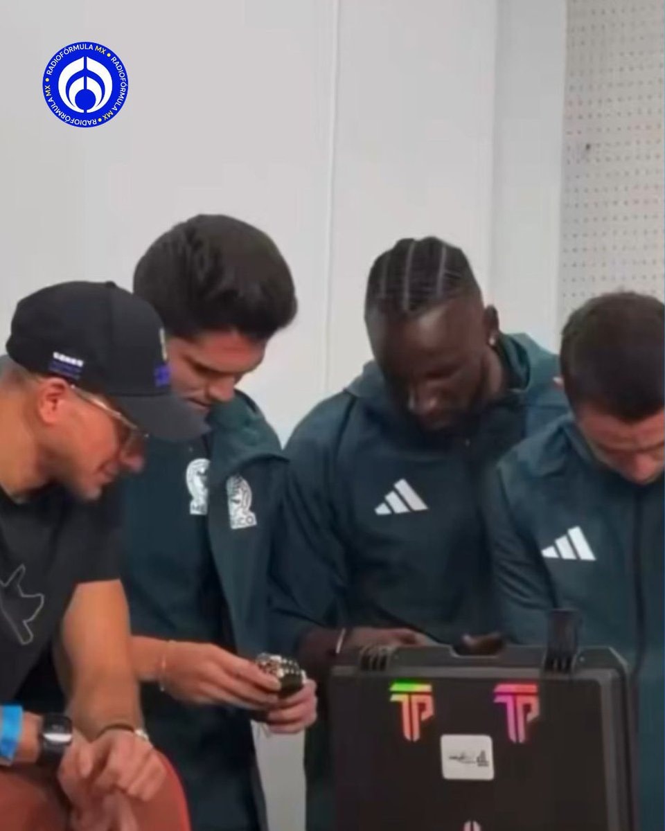 Mexico team luxury watches gift (photo 1 of 2)