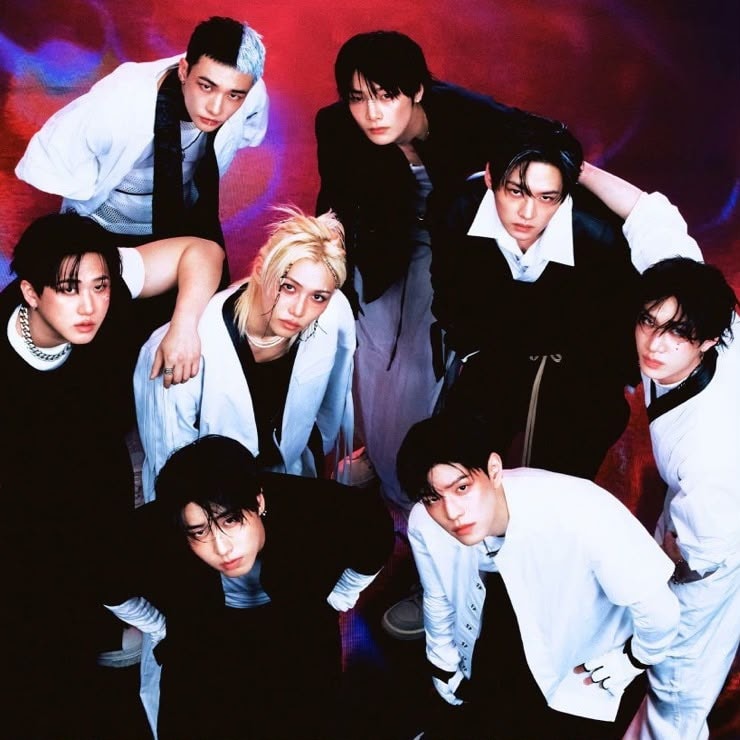 Stray Kids and Taylor Swift tie Billboard 200 records (photo 1 of 2)