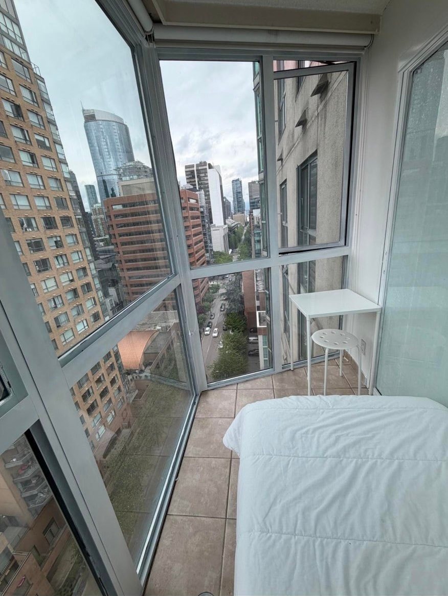Downtown Vancouver room for rent $980 (photo 2 of 3)
