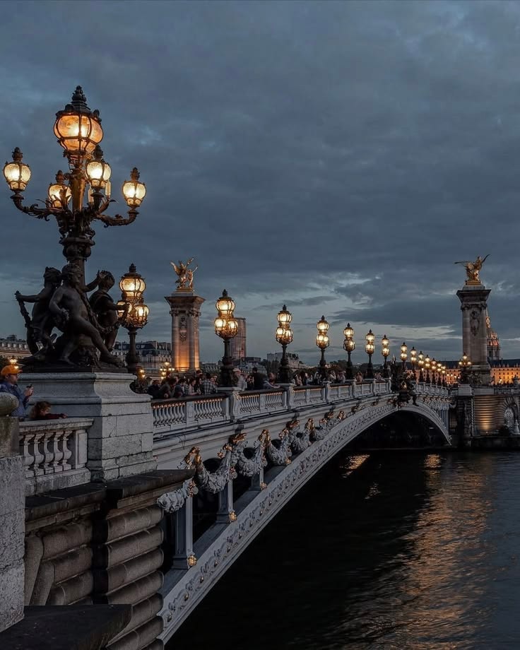Paris at night 💫 (photo 3 of 4)