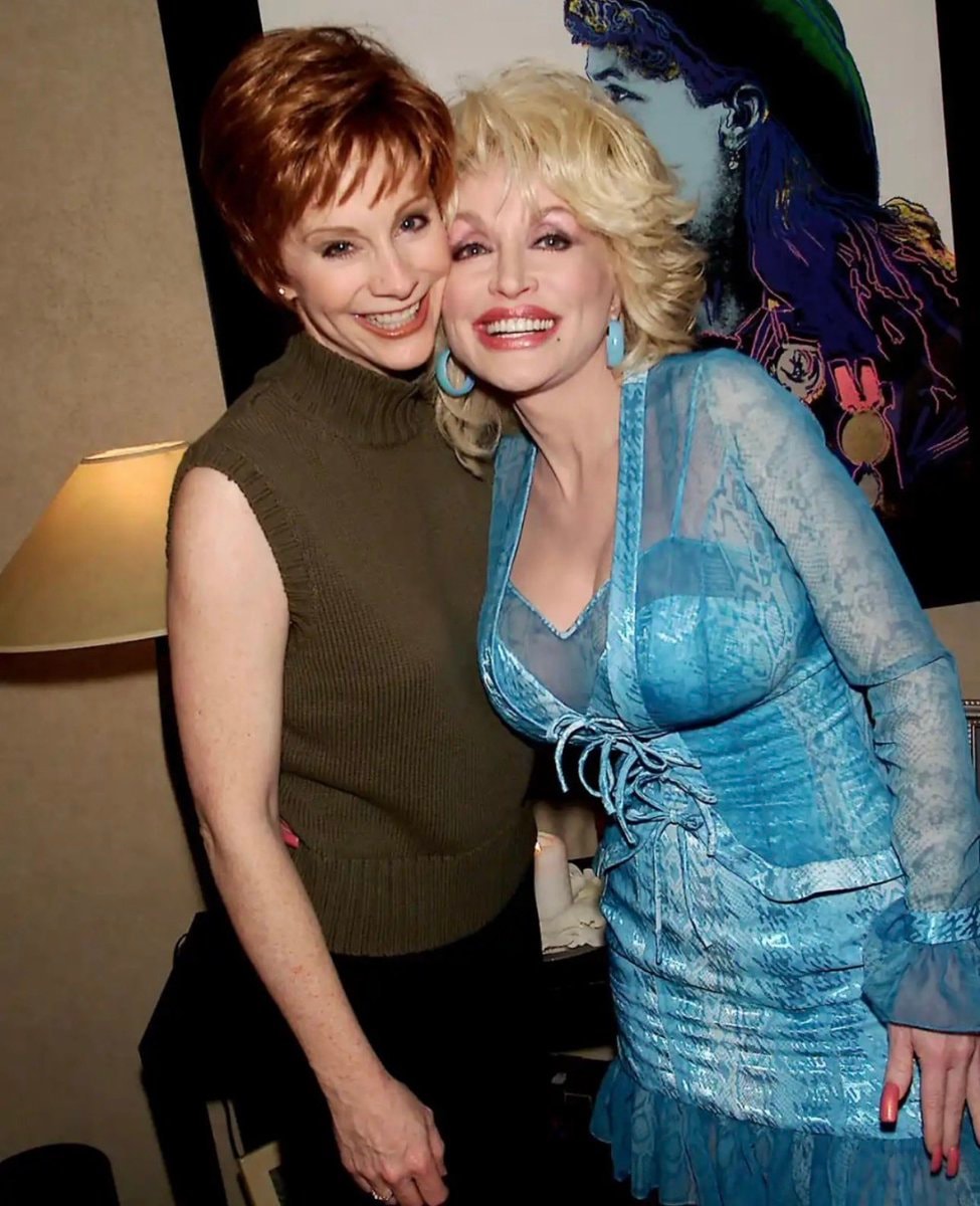 Reba McEntire tribute to Dolly Parton (photo 1 of 2)