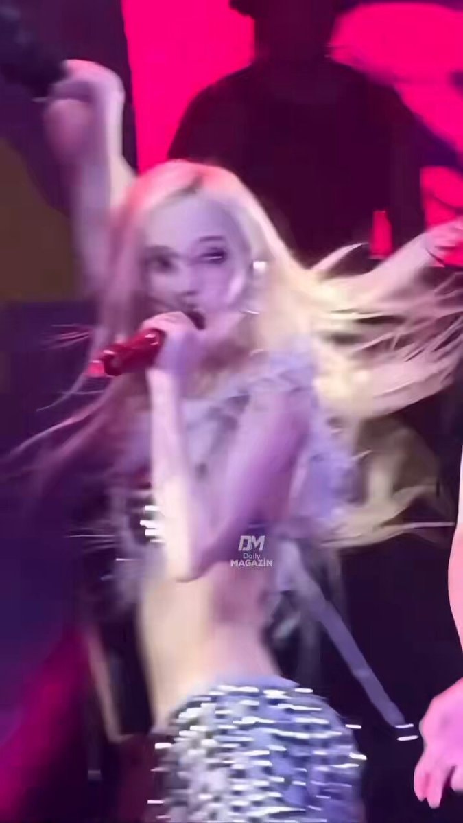 Winter aespa K-pop performance