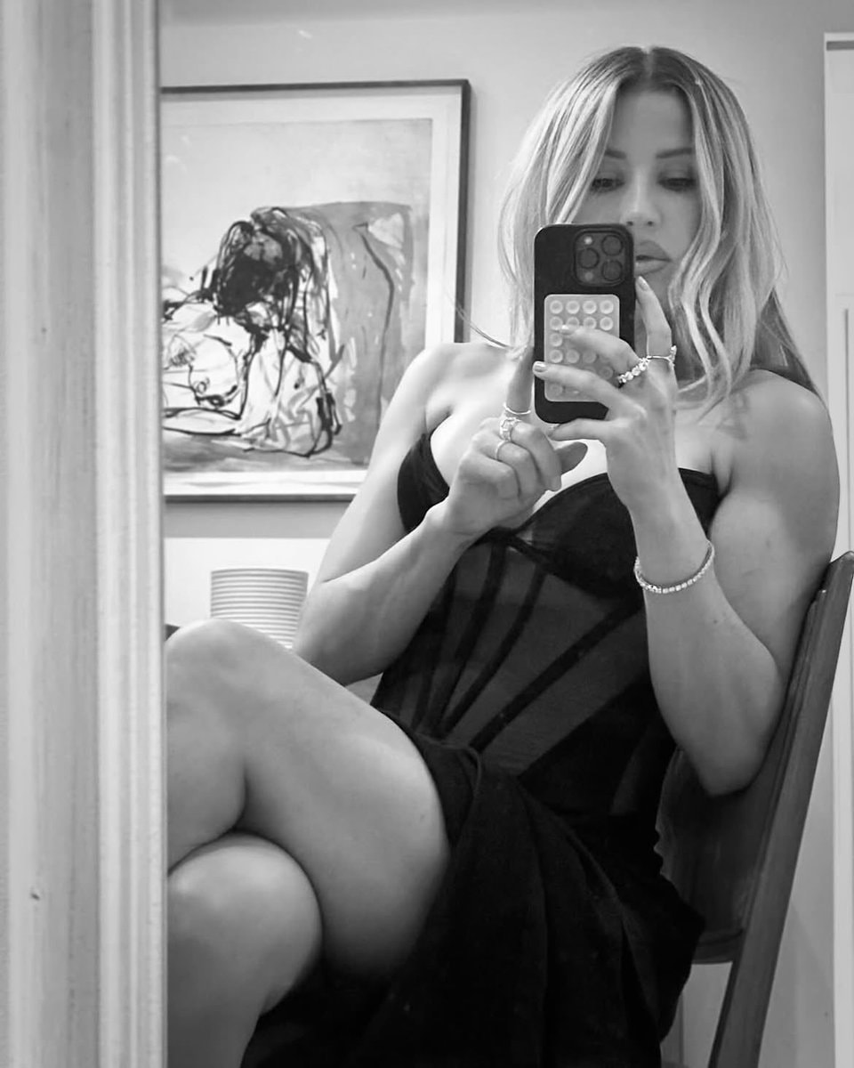 Ellie Goulding (photo 4 of 4) Ellie Goulding (photo 4 of 4)
