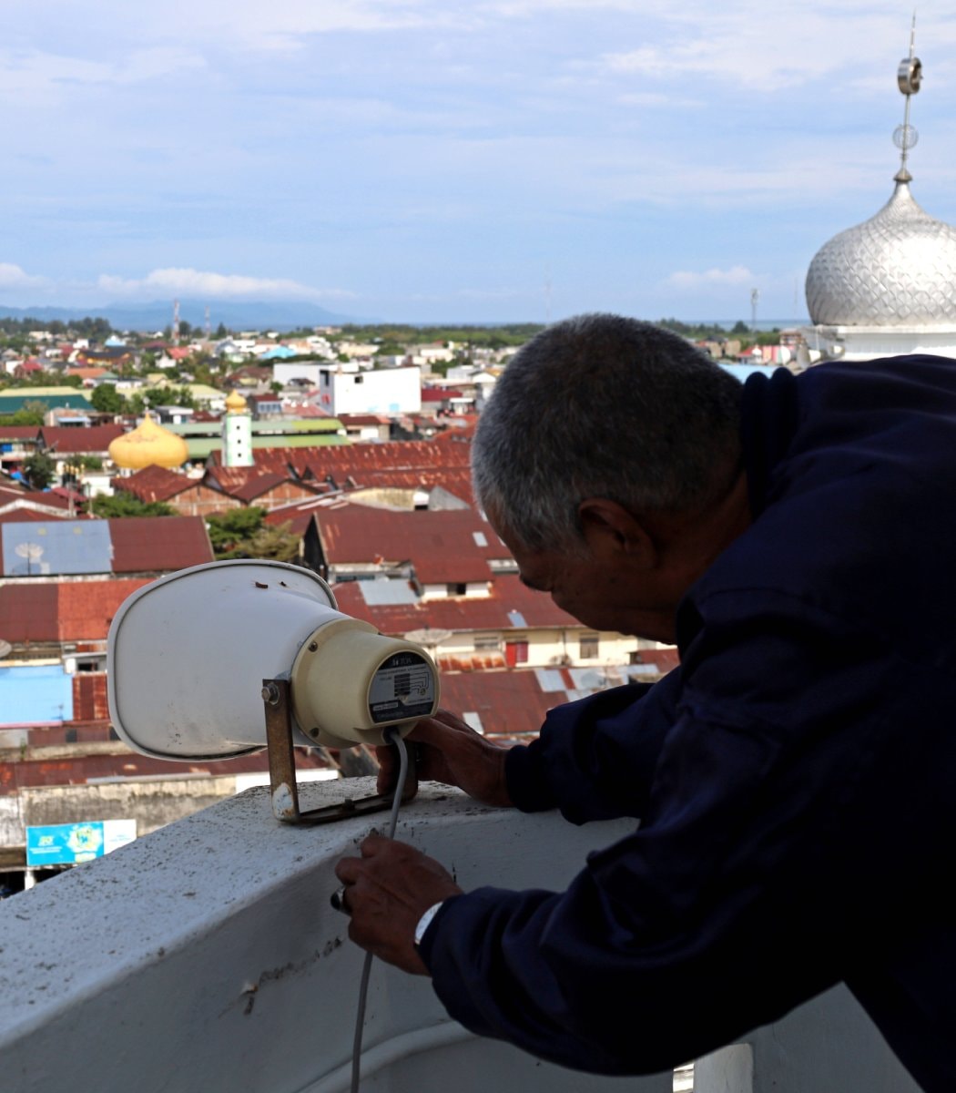 Indonesia mosque speaker earthquake test