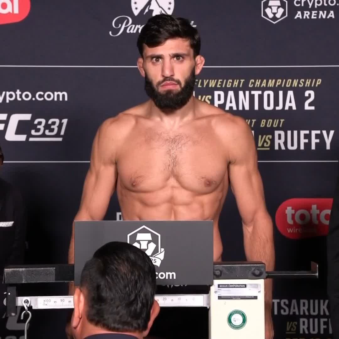 Arman Tsarukyan makes weight UFC 331