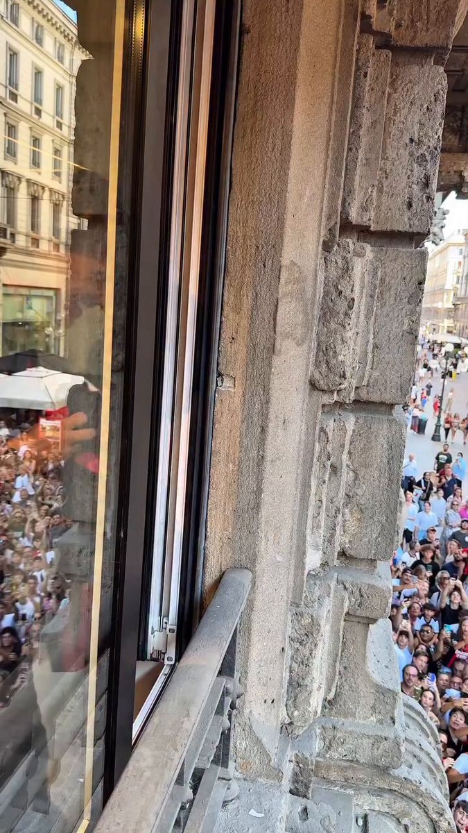 Luka Modrić Milan crowd