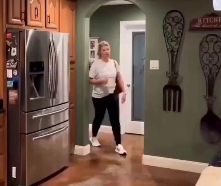husband roasts wife's water bottle size