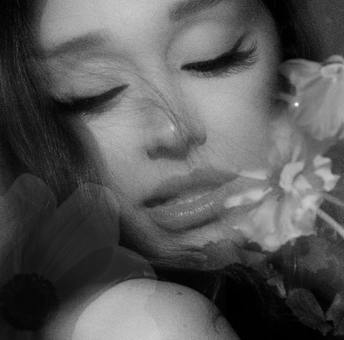 Ariana Grande hate that i made you love me (photo 2 of 2)