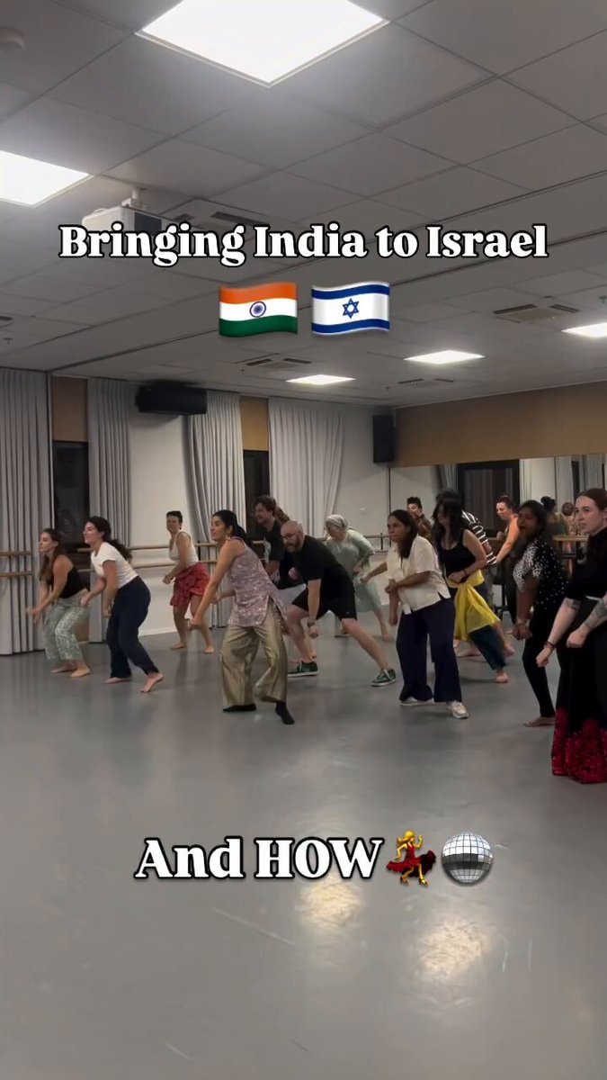 Israelis learning Indian dance
