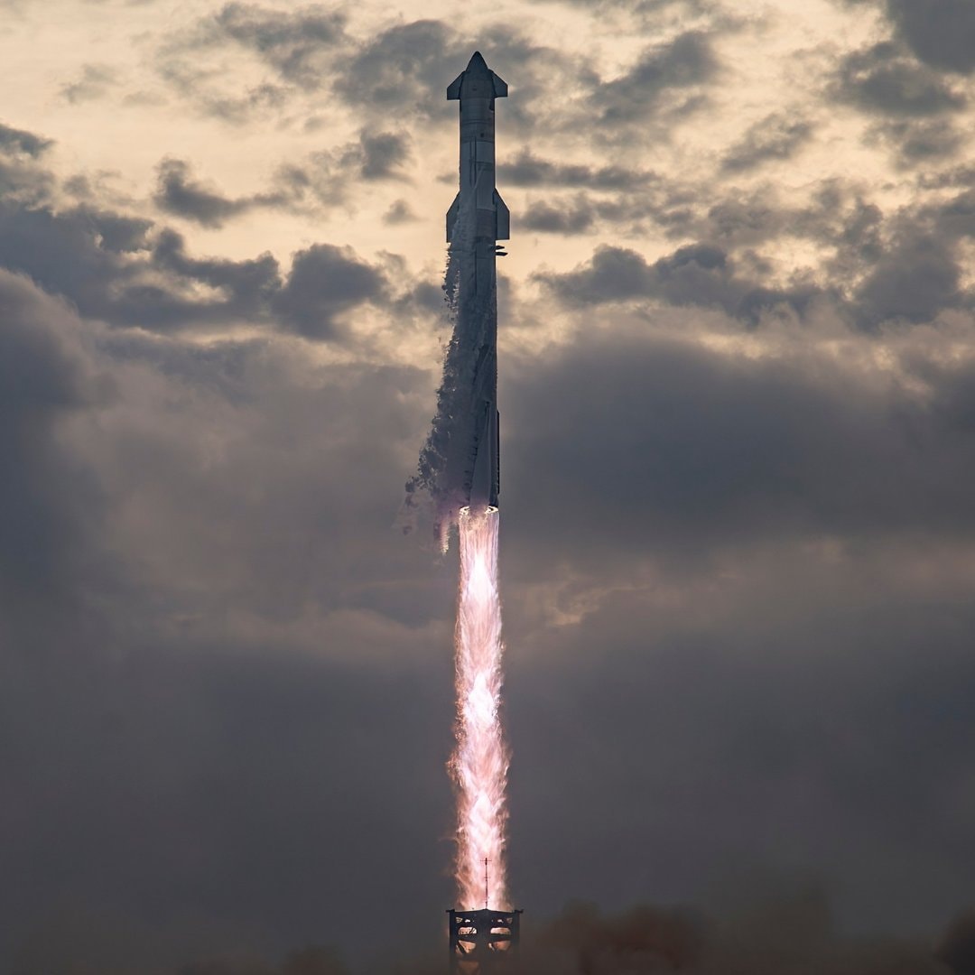 SpaceX CFO Bret Johnsen $100 billion projection (photo 2 of 2)