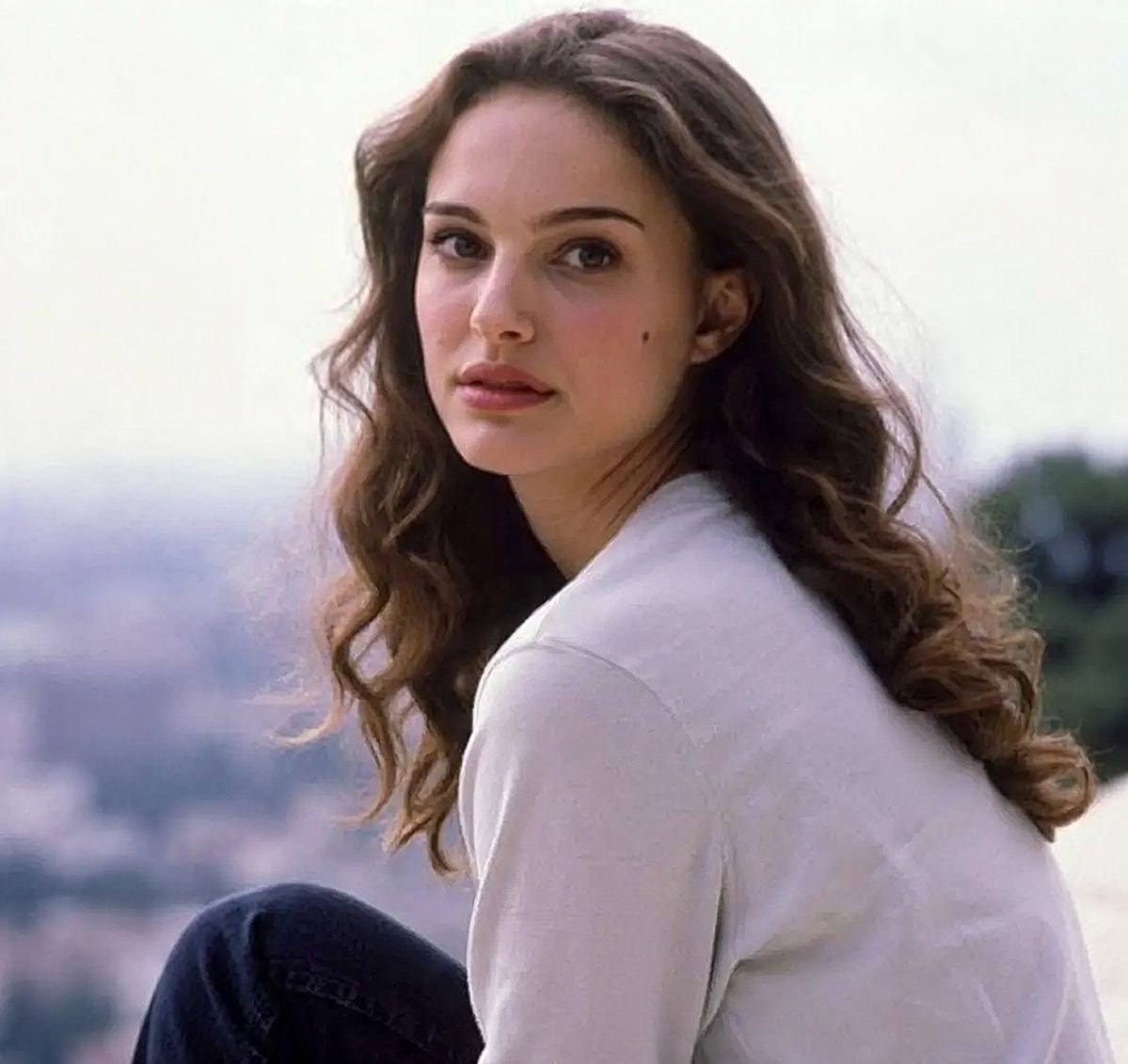 Natalie Portman timeless elegance ✨ (photo 3 of 4)