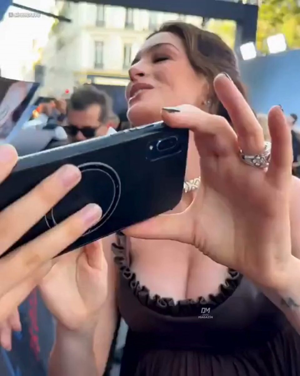 Anne Hathaway fan moment