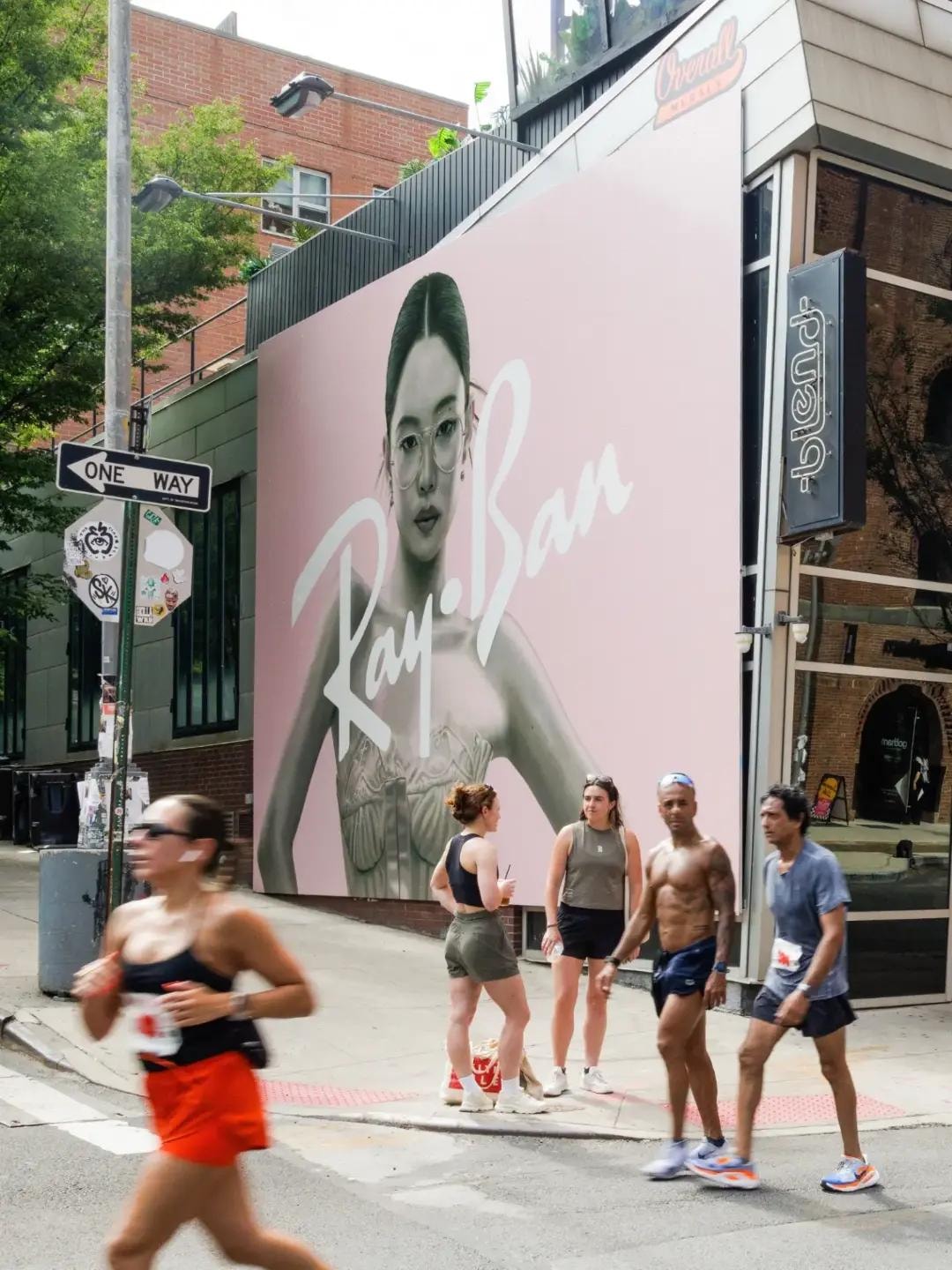 JENNIE Ray-Ban NYC mural (photo 4 of 4)