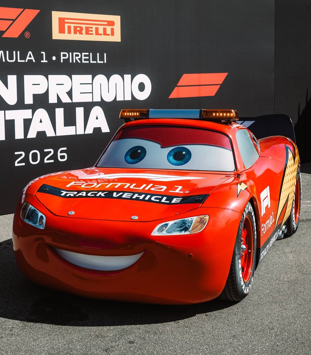 Lightning McQueen F1 safety car (photo 1 of 2)