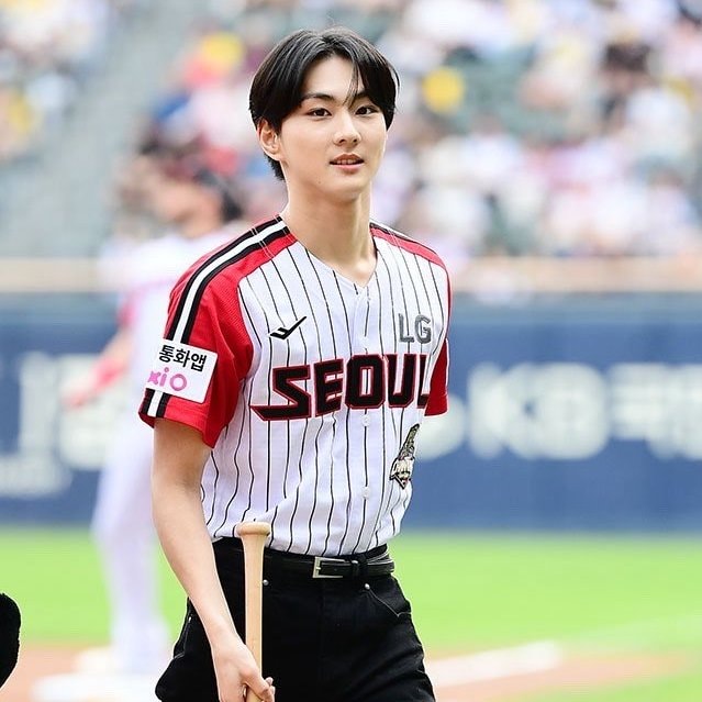 Jungwon ENHYPEN LG Twins first pitch 🥹 (photo 2 of 2)