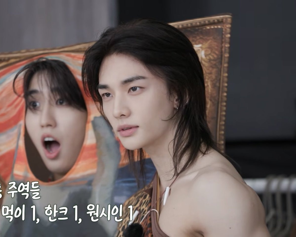 Hyunjin SKZ Code looks (photo 2 of 3)