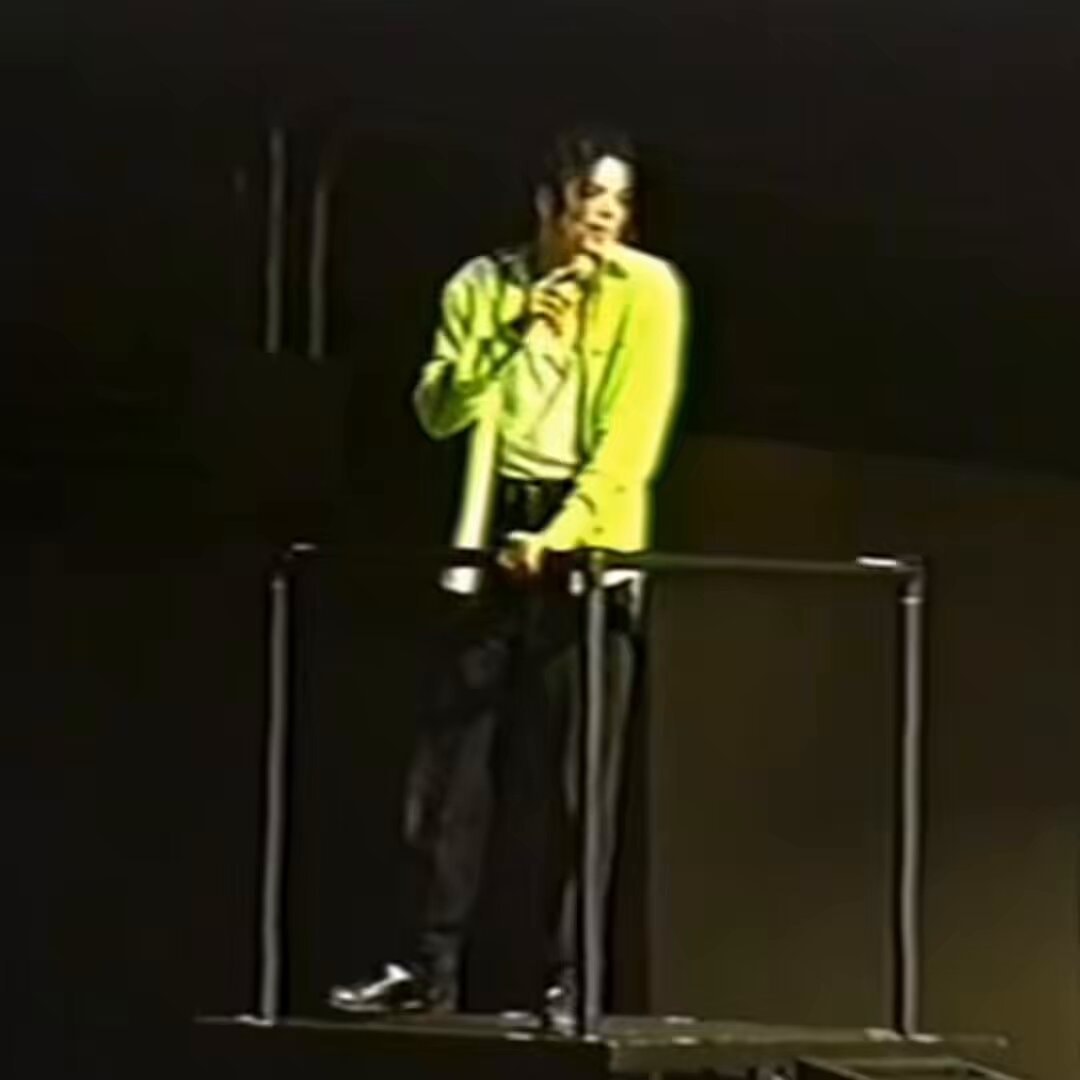 Michael Jackson Dangerous Tour Beat It