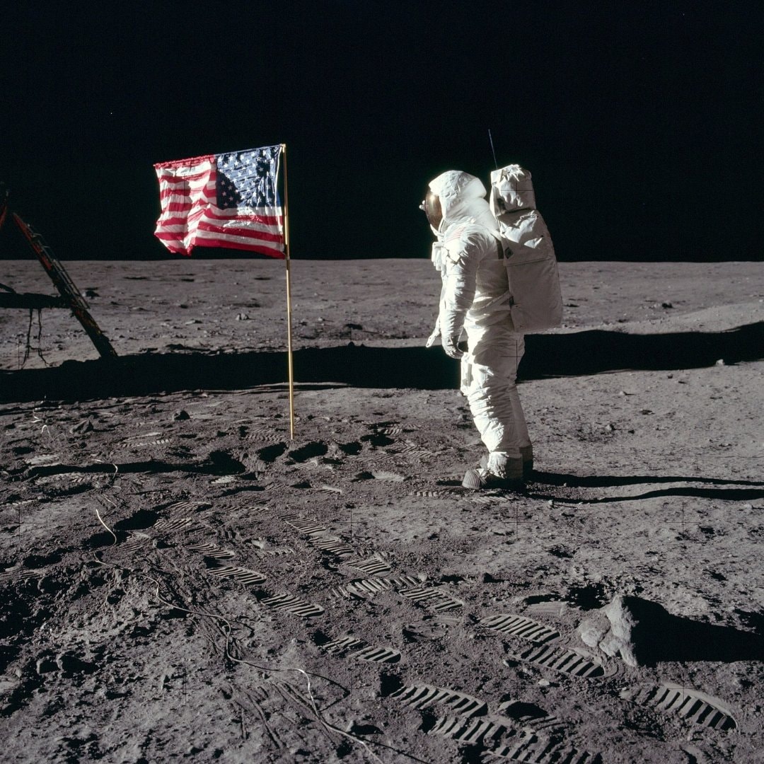 Trump says the Moon belongs to the United States (photo 2 of 2)