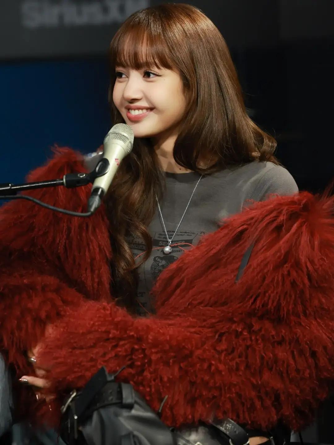 Lisa as an angel (photo 3 of 4)