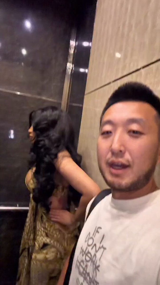 Cardi B elevator dating advice