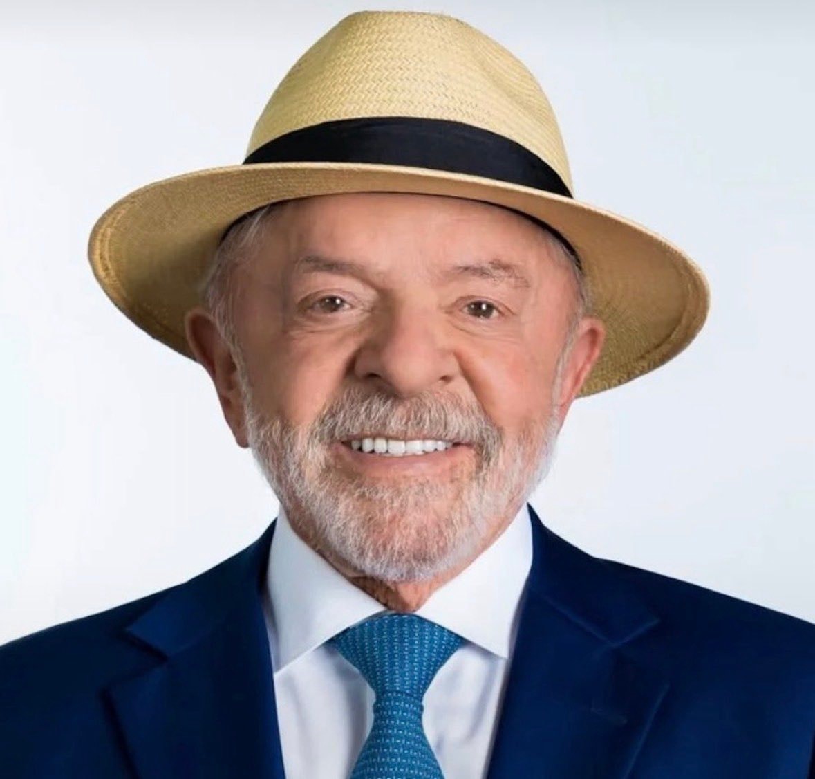 Lula announces free weekend bus rides