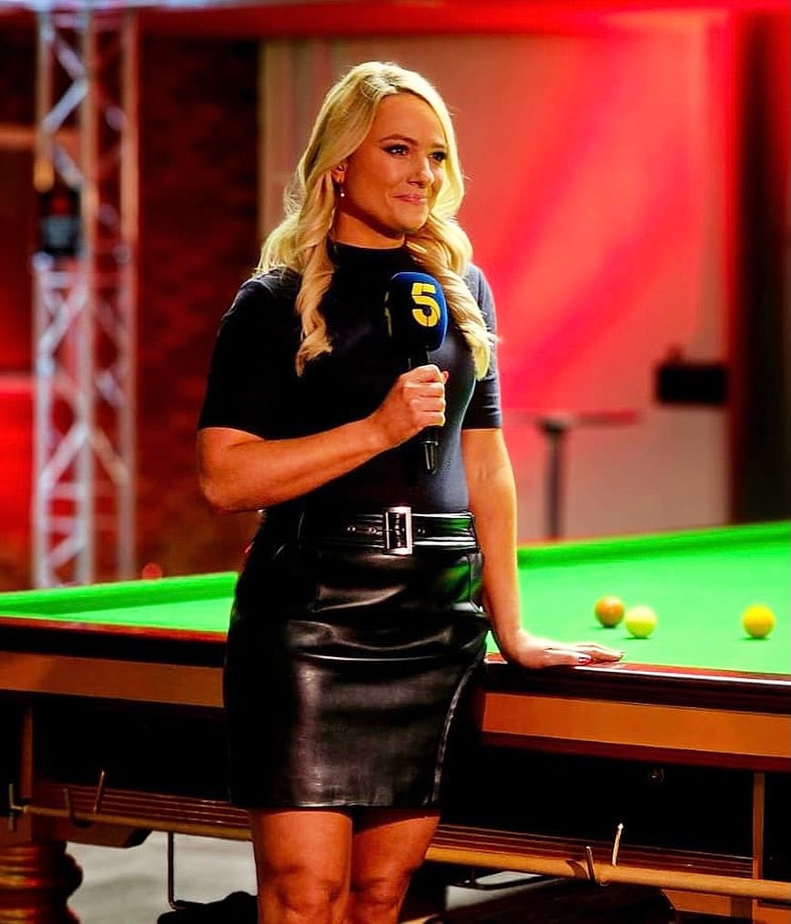 Katie Shanahan snooker table look (photo 2 of 4)