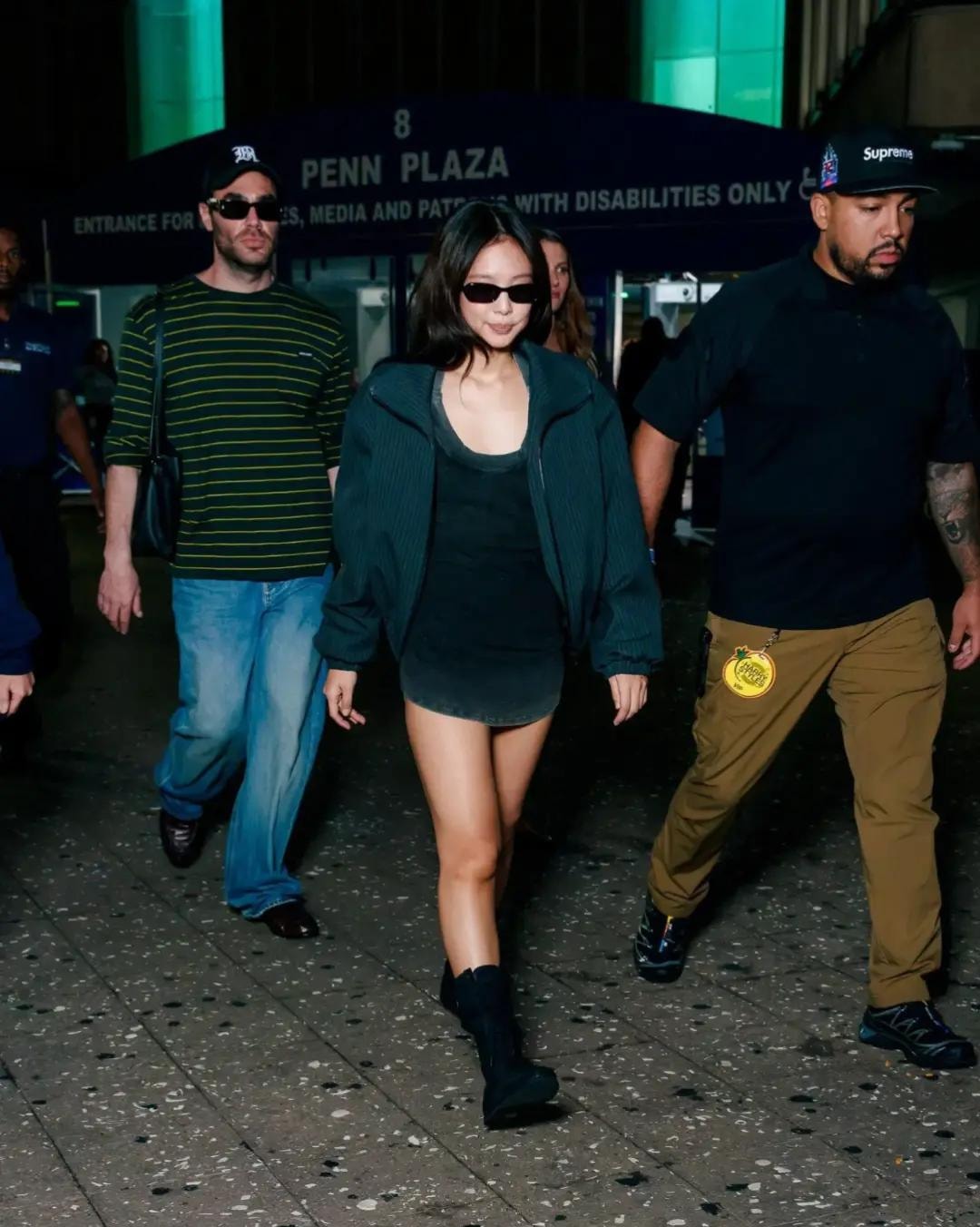 Jennie in New York (photo 1 of 2)