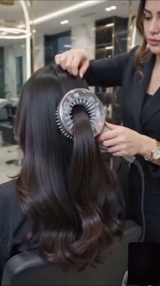 hairstylist diffuser blowout