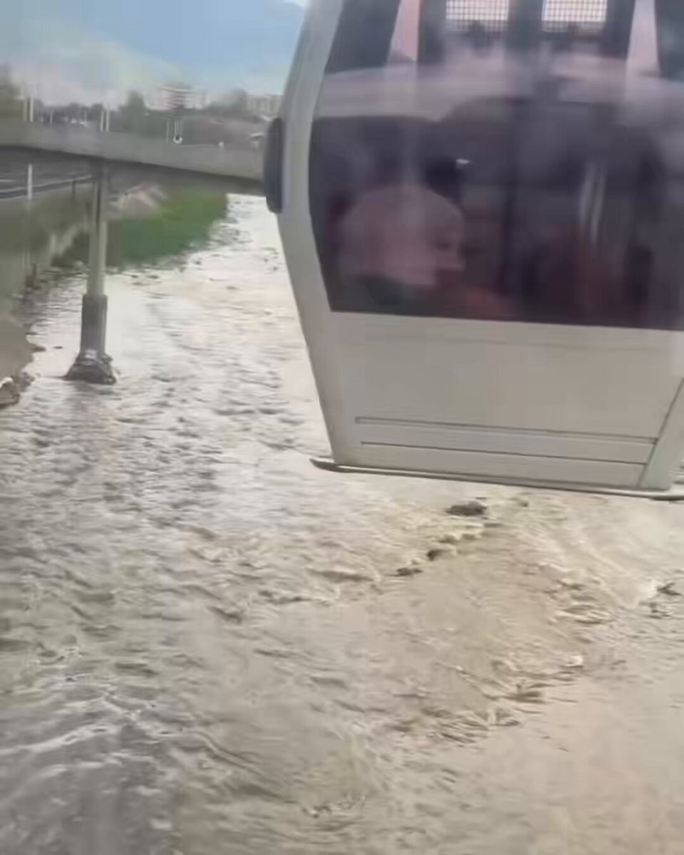 Colombia earthquake gondola ride