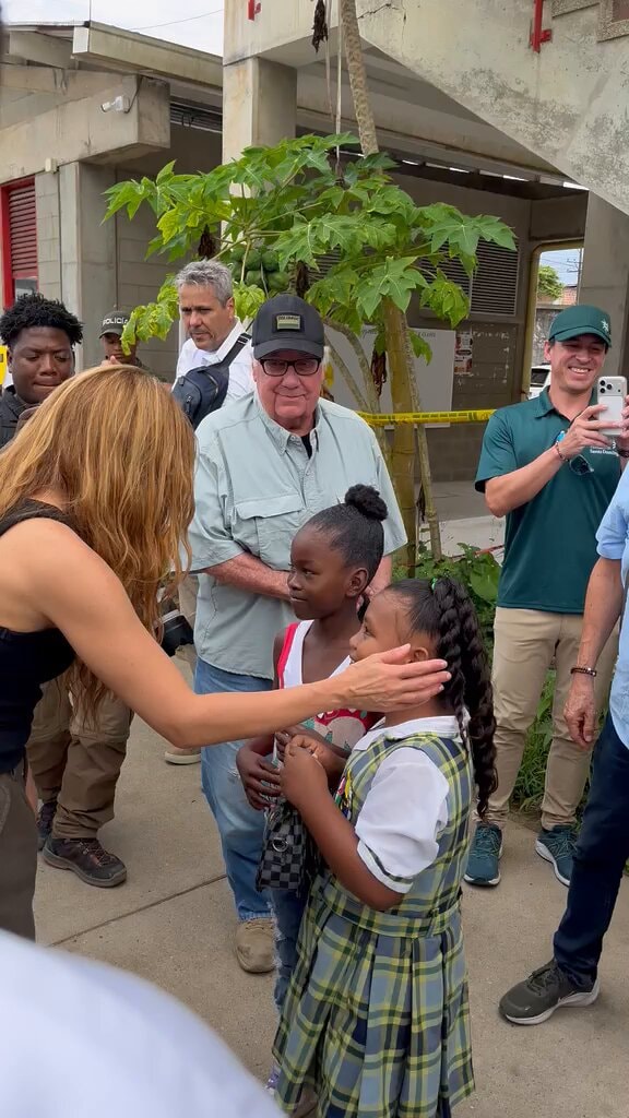 Shakira visits Colombia earthquake schools