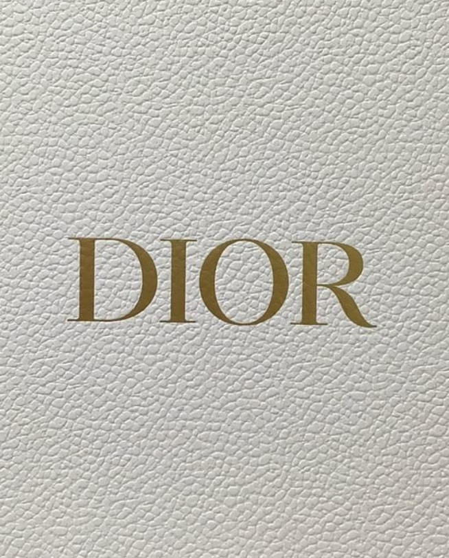 Jisoo LingOrm Hyunjin Wonyoung Dior Paris (photo 2 of 2)