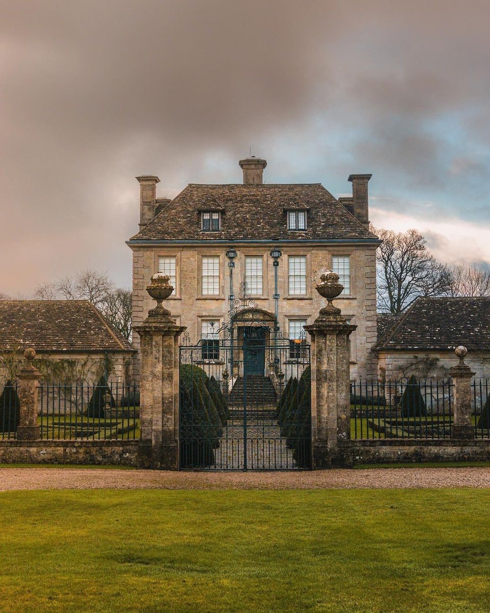 Cotswold cottages England (photo 3 of 4)