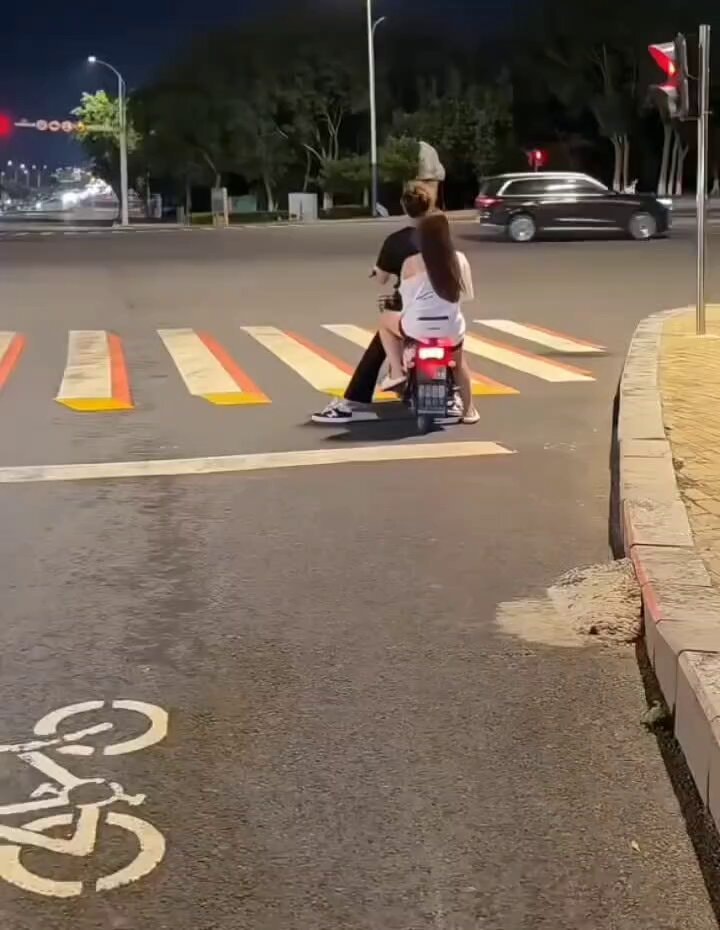 scooter couple solo ride