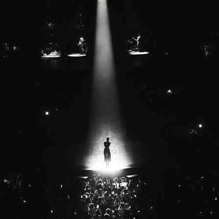 Ariana Grande petal live album