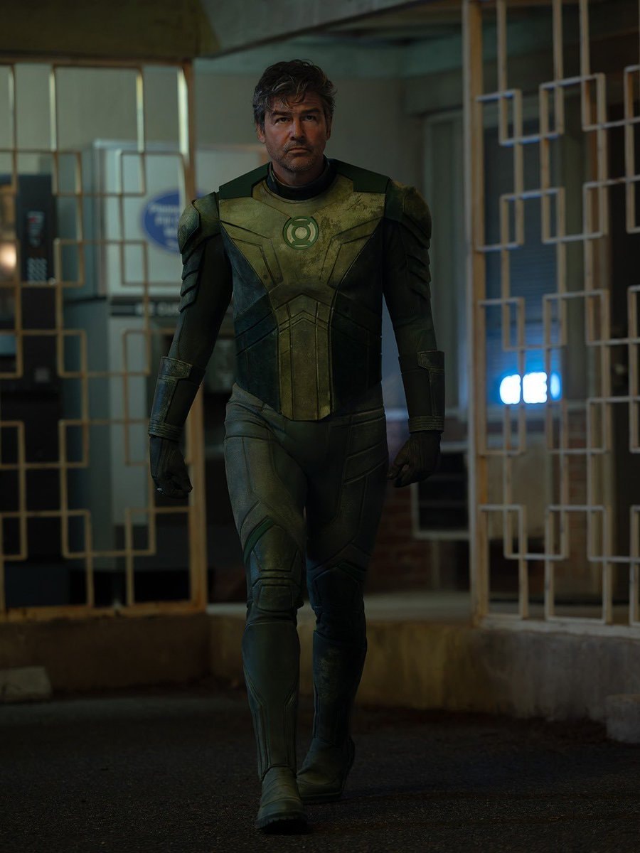 Kyle Chandler Hal Jordan LANTERNS (photo 1 of 2)