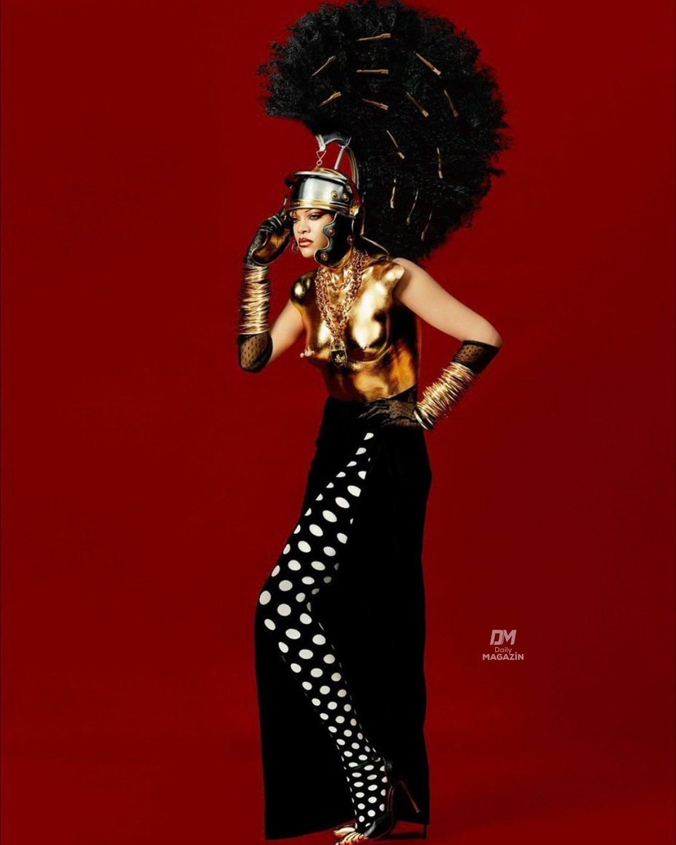 Rihanna football team era (photo 2 of 2)