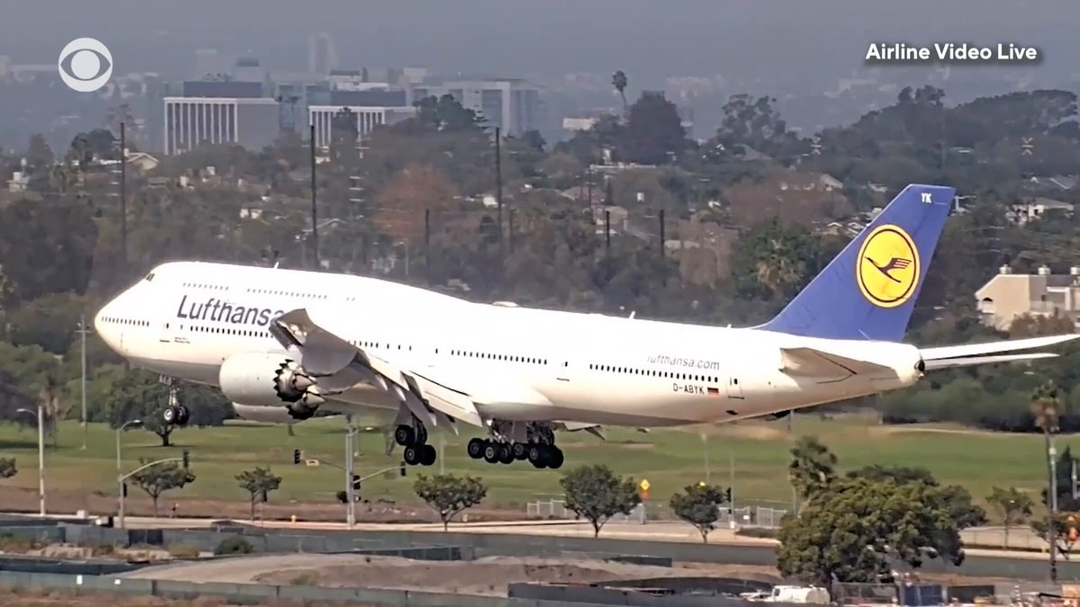 Lufthansa Boeing 747 D-ABYK near miss