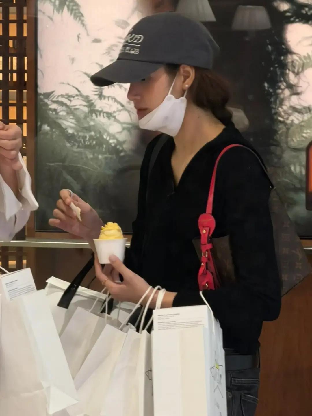 LISA purchases HeyTea