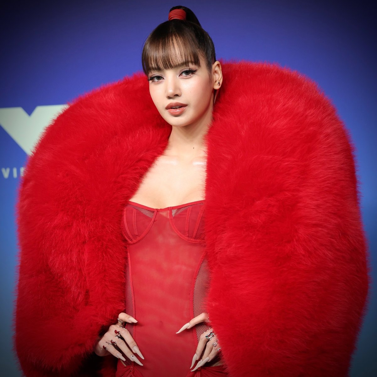 LISA VMAs red carpet X trend