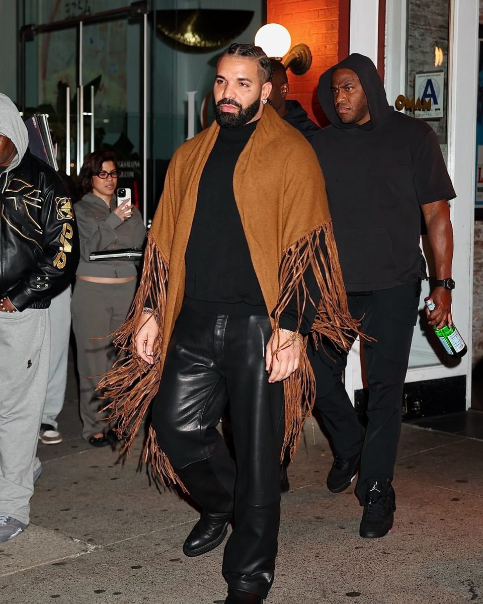 Drake at Mamo in New York City (photo 2 of 2)