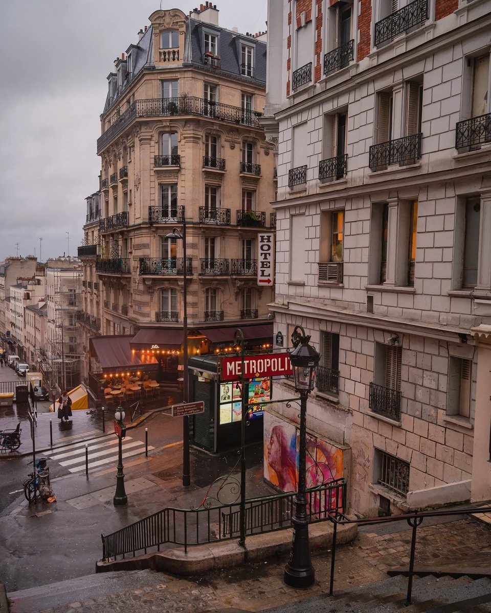 Lamarck-Caulaincourt Metro Paris