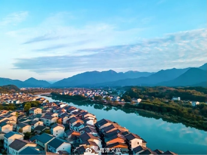 Yingtan misty mountains and ancient towns
