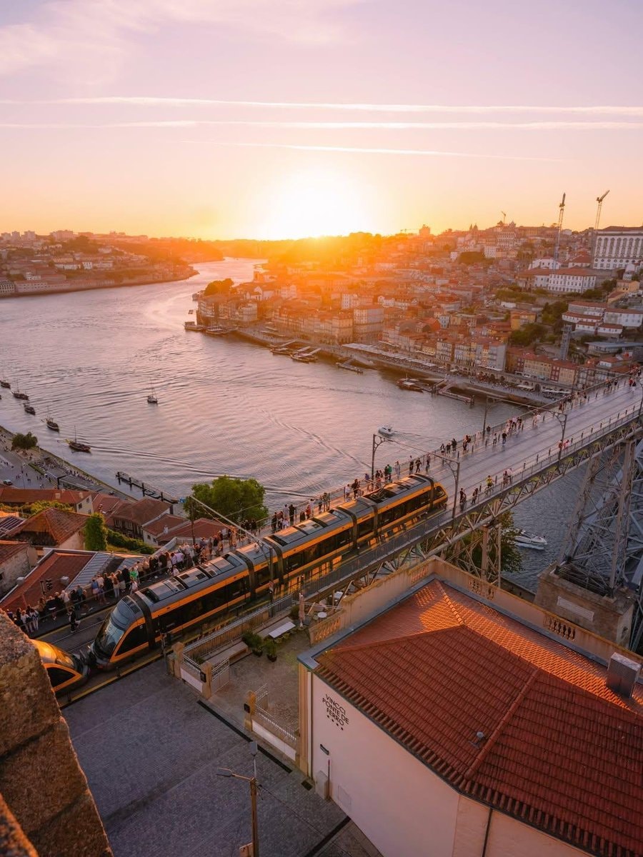 Porto Portugal summer cityscape (photo 2 of 2)