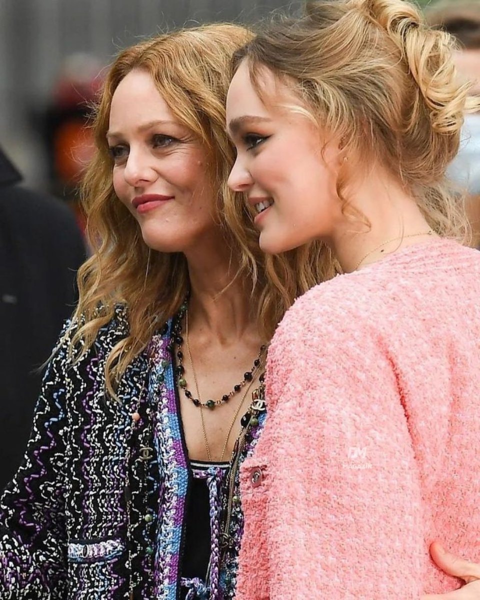 Lily-Rose Depp and Vanessa Paradis (photo 2 of 2)